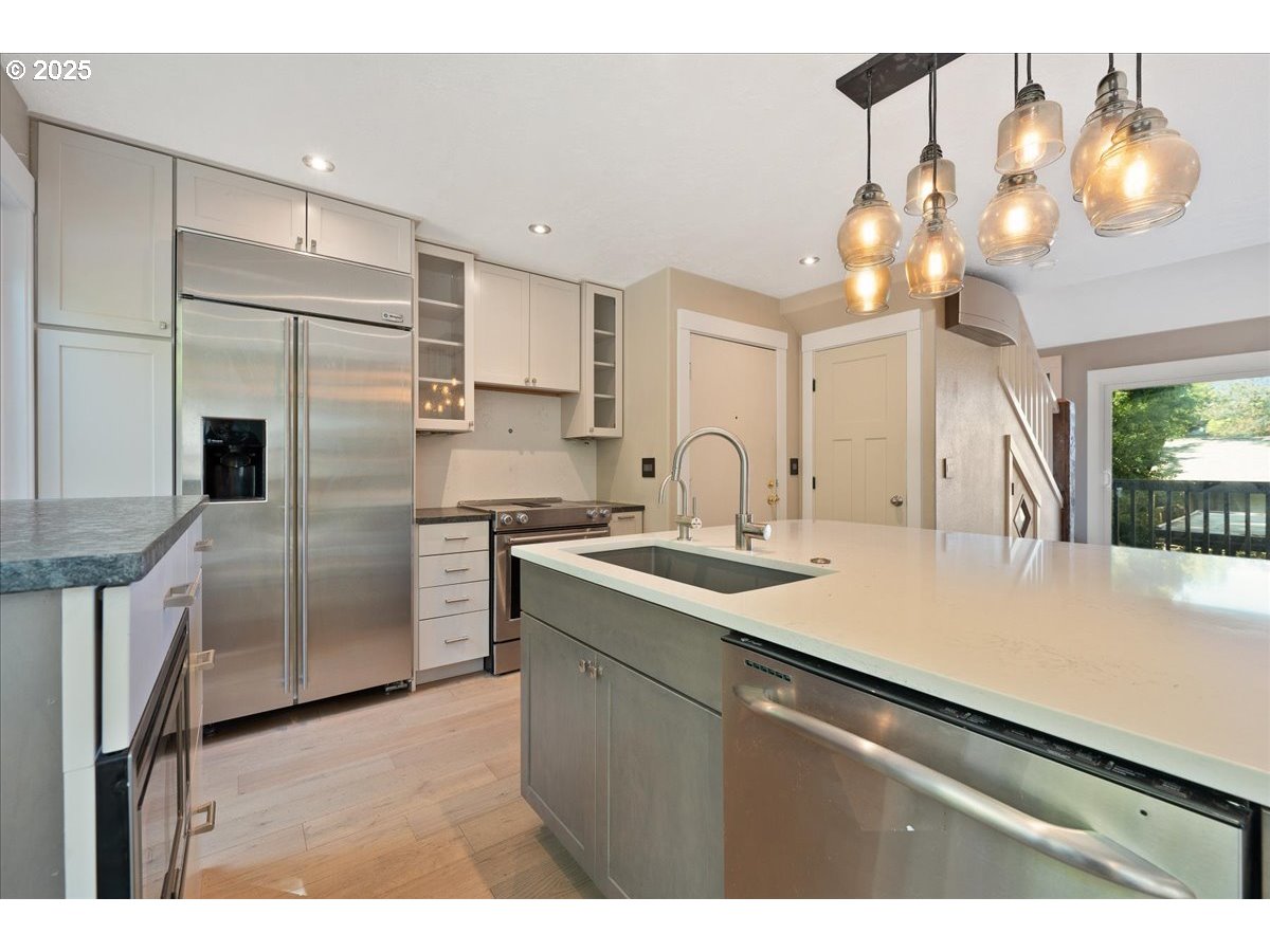 7752 Southwest Barnes Road, Unit B Portland, OR 97225 - Photo 8 of 24 Gallery Image 8