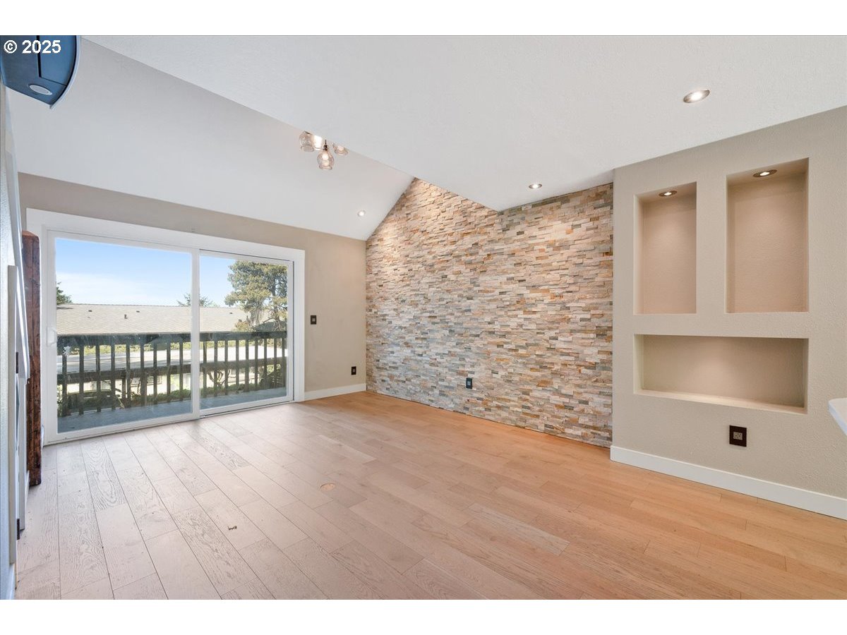 7752 Southwest Barnes Road, Unit B Portland, OR 97225 - Photo 10 of 24 Gallery Image 10