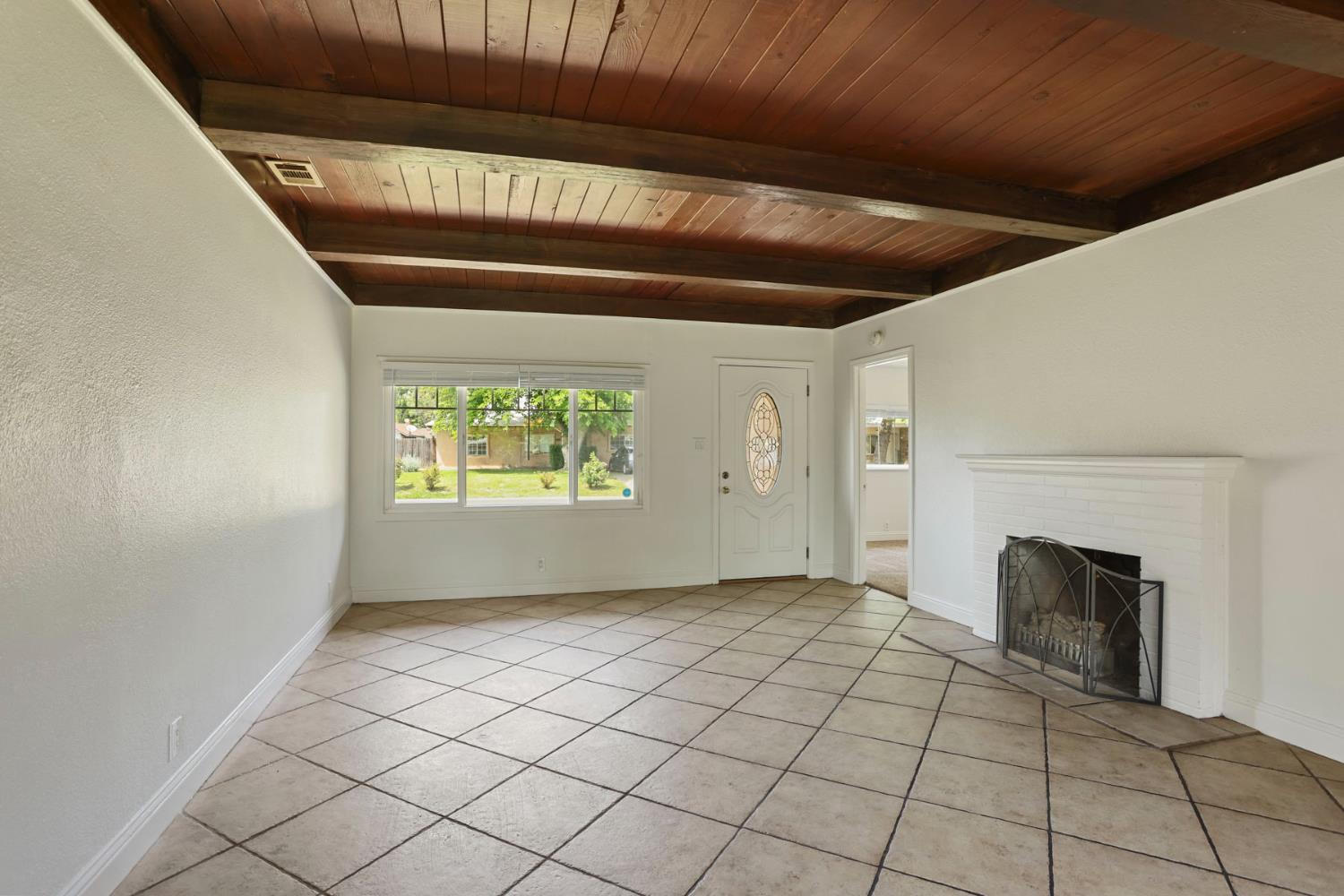 2452 Christina Avenue Stockton, CA 95204 - Photo 6 of 34 a view of empty room with window