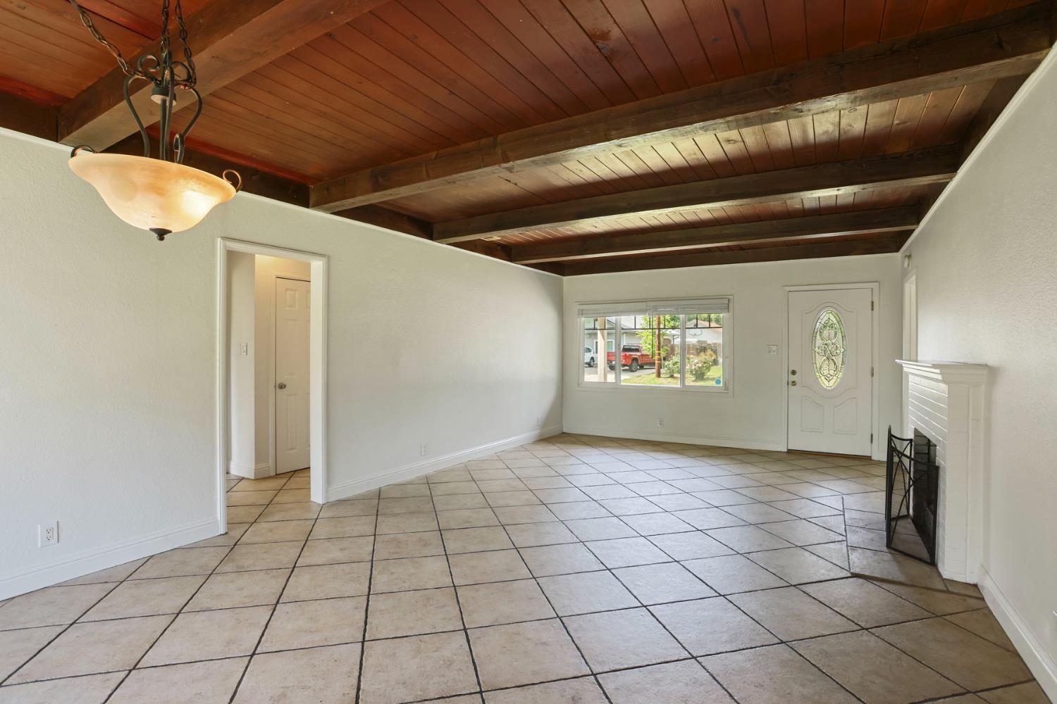 2452 Christina Avenue Stockton, CA 95204 - Photo 8 of 34