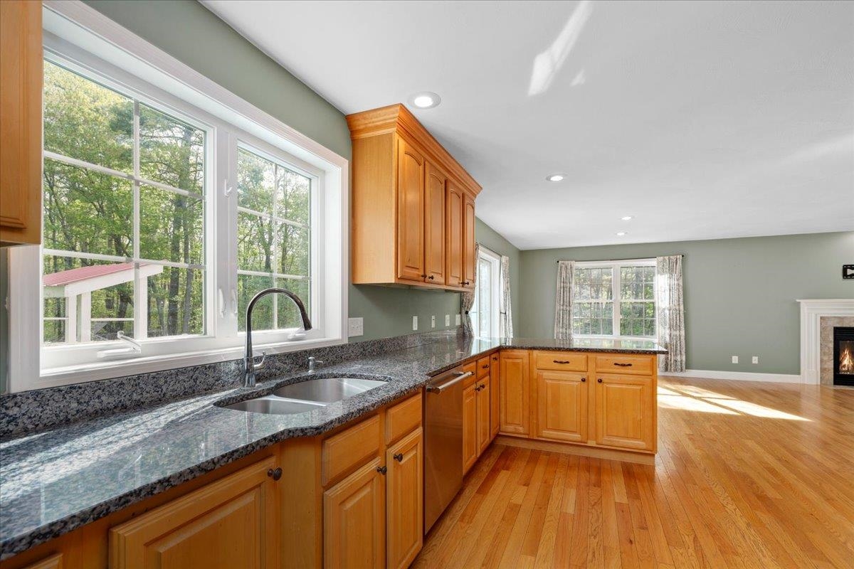 34 Old Derry Road Londonderry, NH 03053 - Photo 7 of 33 Gallery Image 7