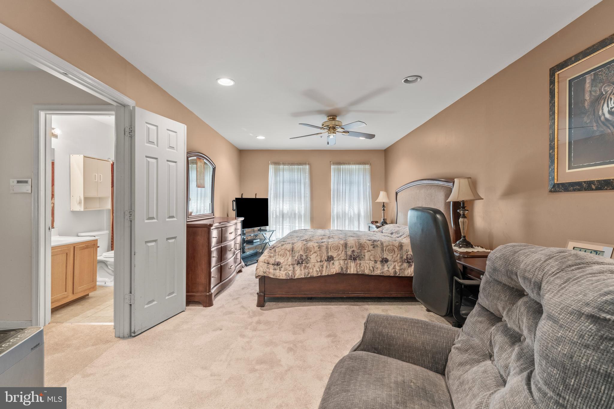 8910 Edison Lane Clinton, MD 20735 - Photo 27 of 51 a bedroom with furniture and a mirror