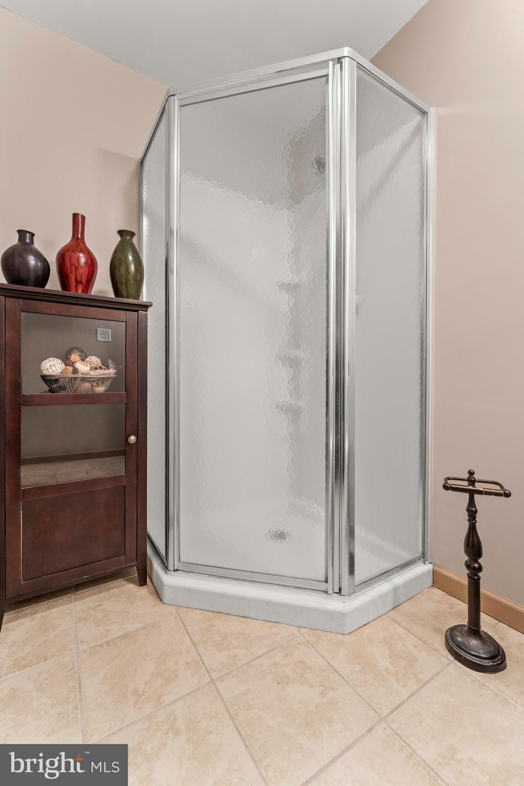 8910 Edison Lane Clinton, MD 20735 - Photo 41 of 51 a view of an empty room