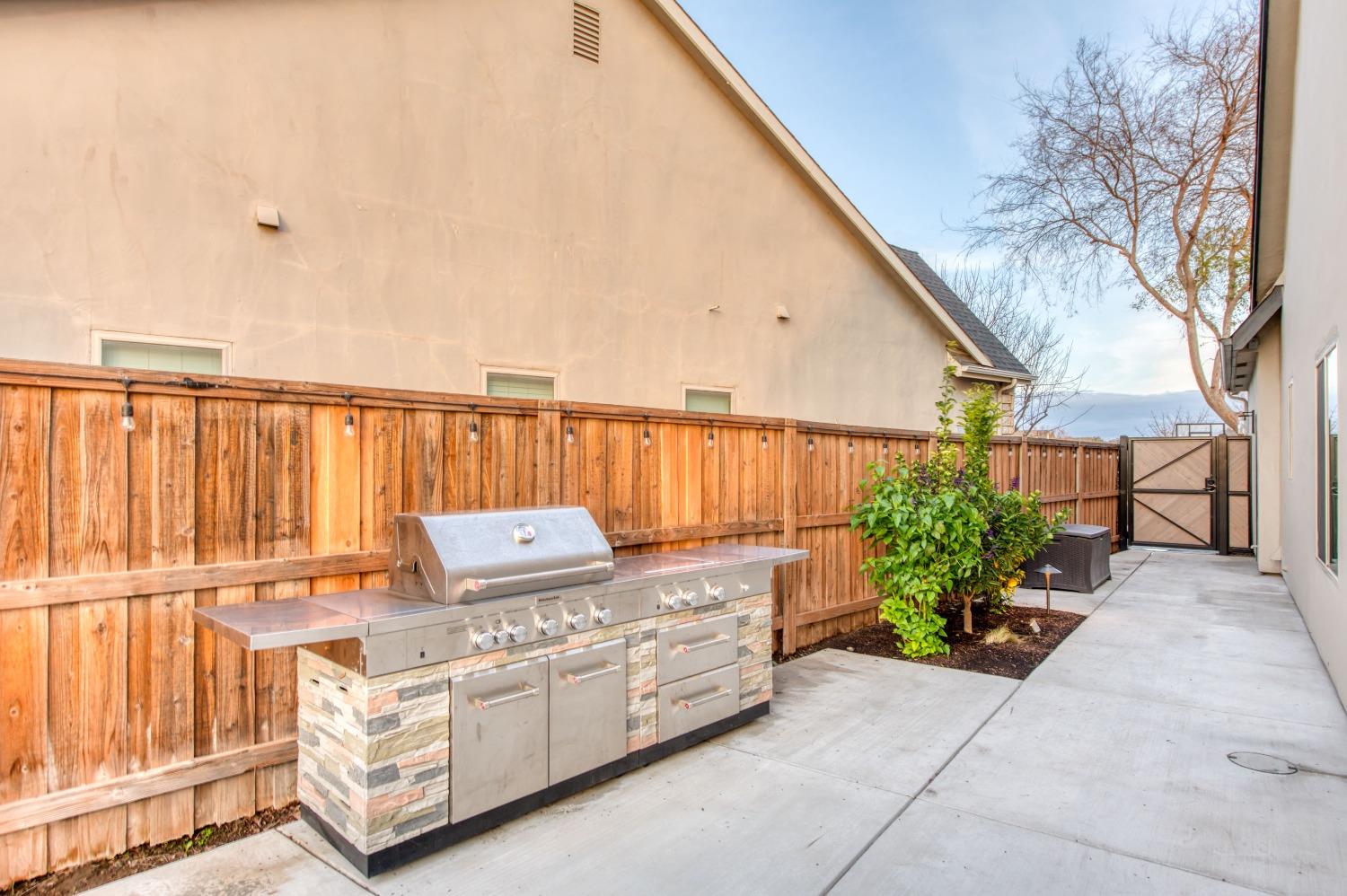 1674 North Cindy Avenue Clovis, CA 93619 - Photo 37 of 46 a view of a two chairs in the terrace