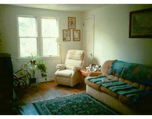 497 Highview Road Pittsburgh, PA 15234 - Photo 6 of 6 Living Room.