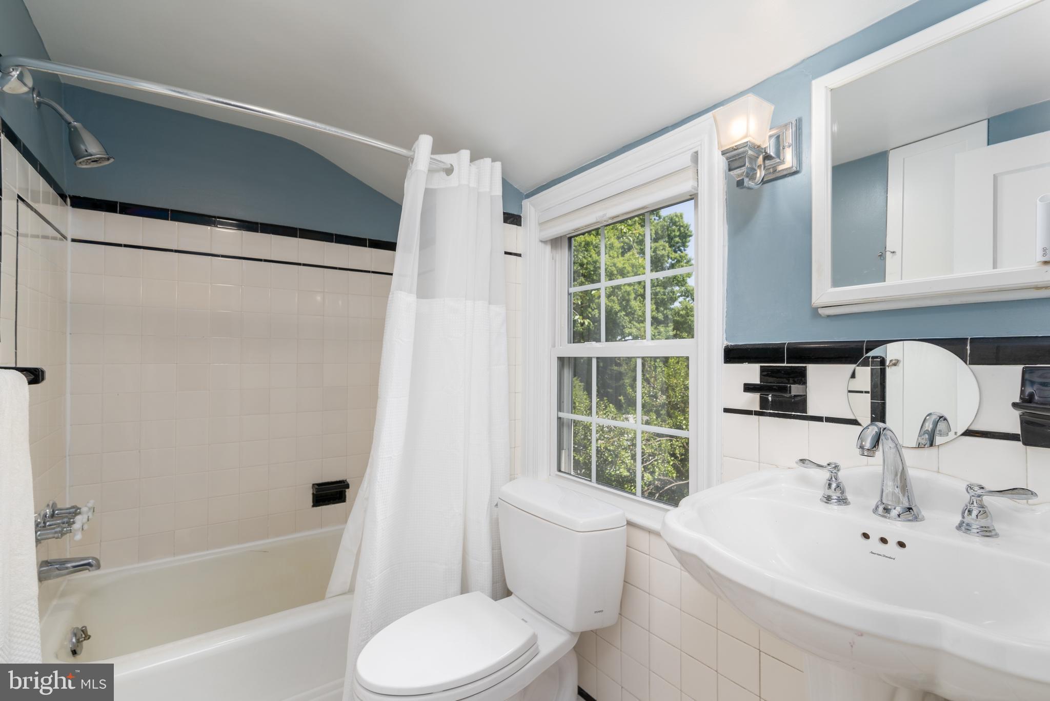 424 Whitestone Road Silver Spring, MD 20901 - Photo 25 of 42 Upstairs full bath
