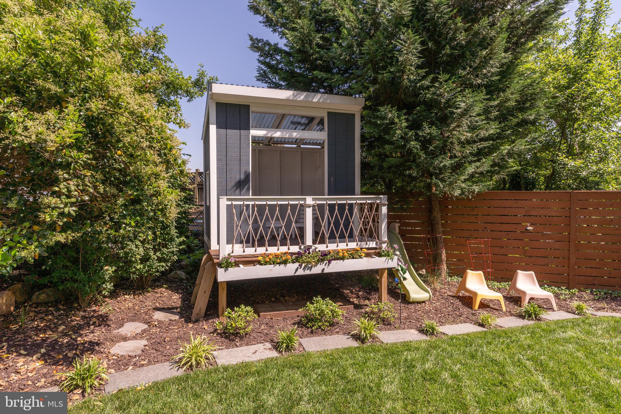 424 Whitestone Road Silver Spring, MD 20901 - Photo 38 of 42 Play house or quiet spot to relax in backyard