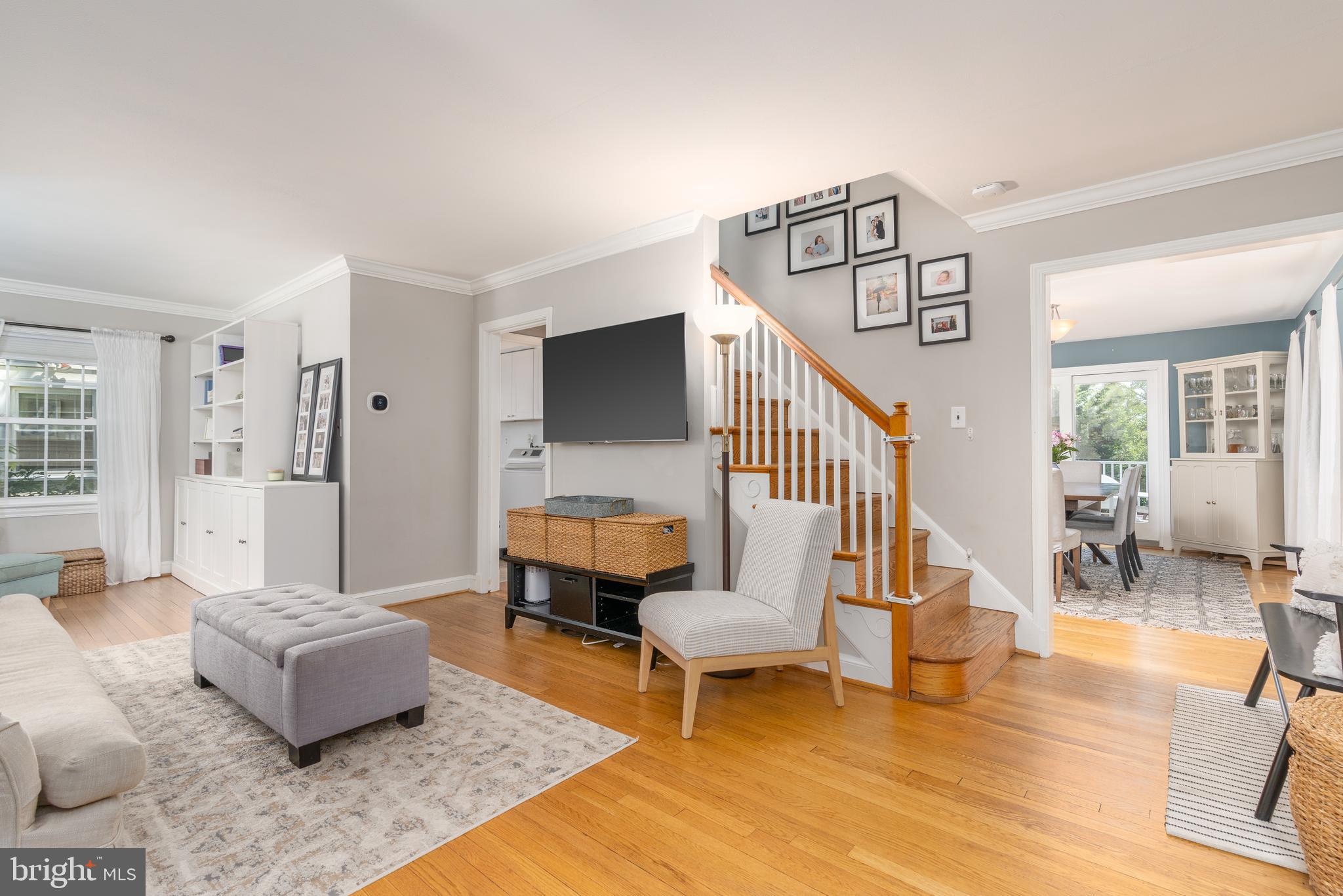 424 Whitestone Road Silver Spring, MD 20901 - Photo 4 of 42 Gracious entry way