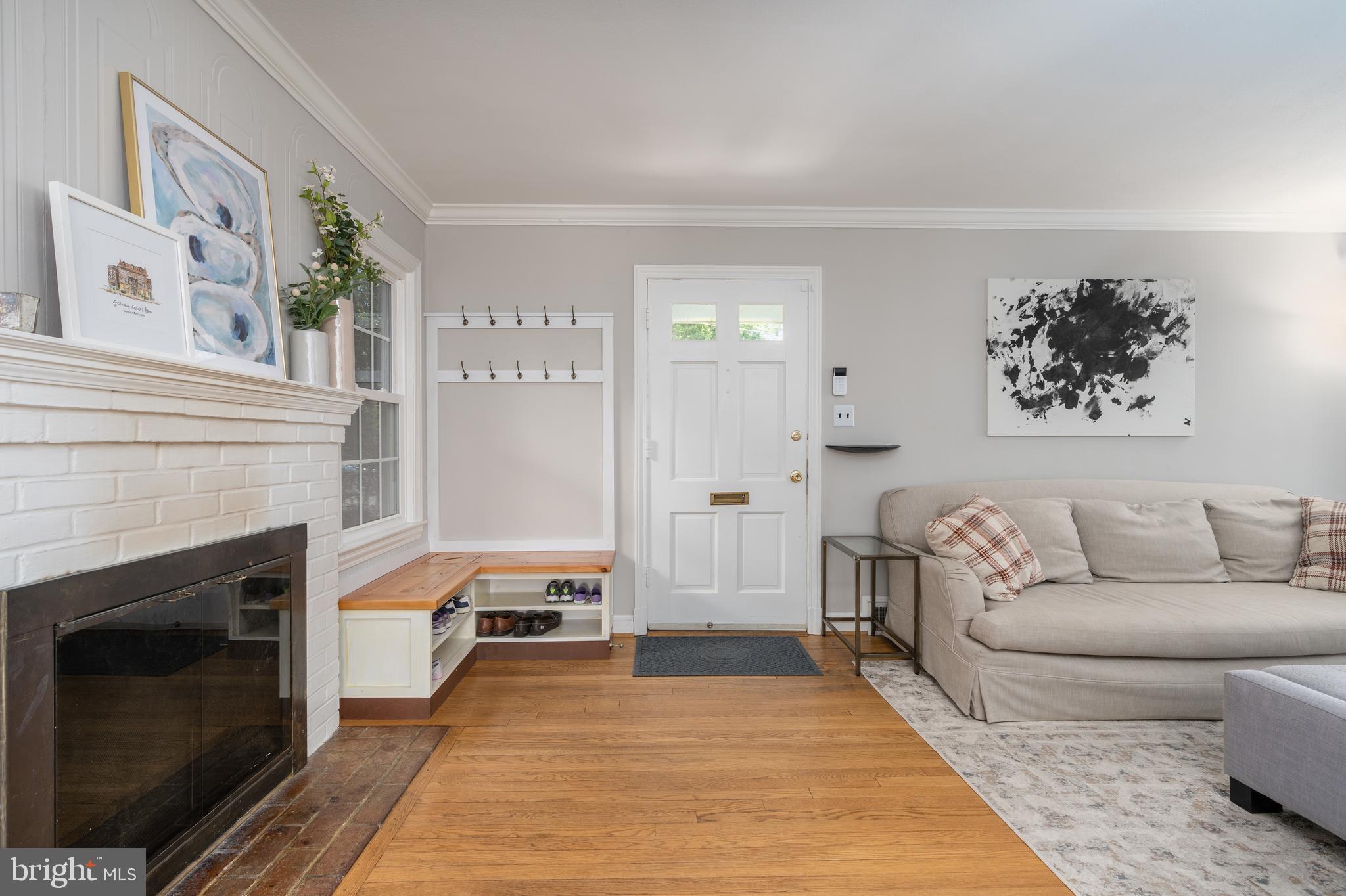 424 Whitestone Road Silver Spring, MD 20901 - Photo 5 of 42 Built-in bench and coat rack