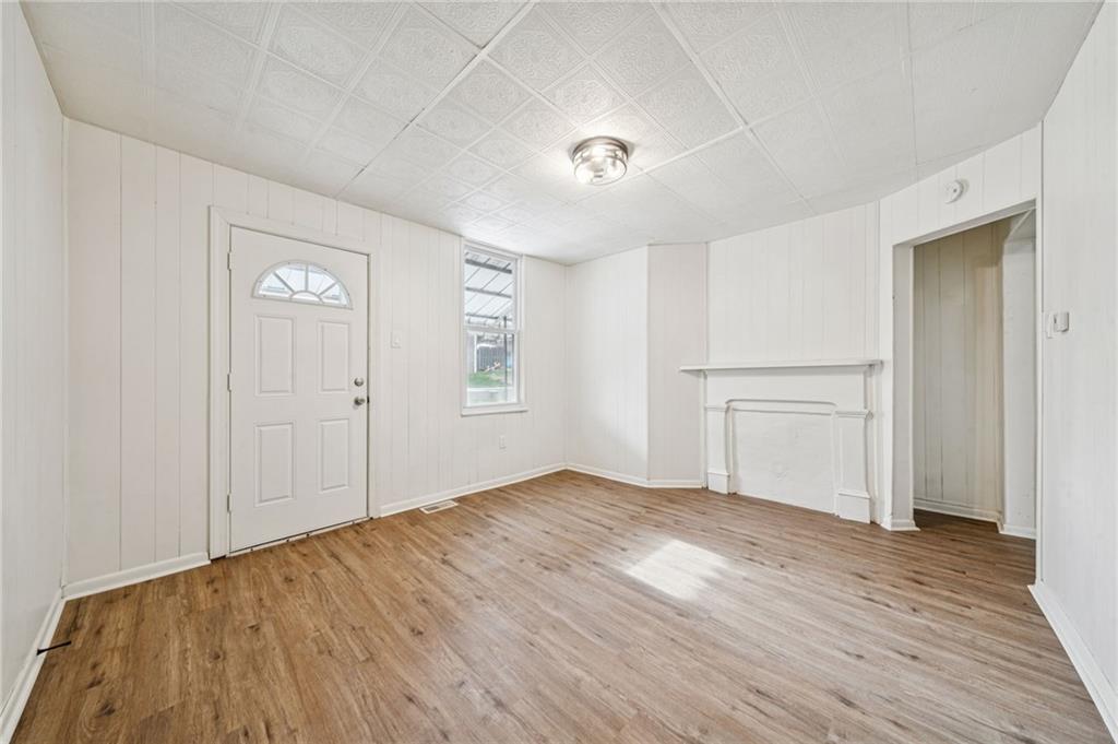 3226-3228 Richardson Avenue Pittsburgh, PA 15212 - Photo 10 of 30 Living room