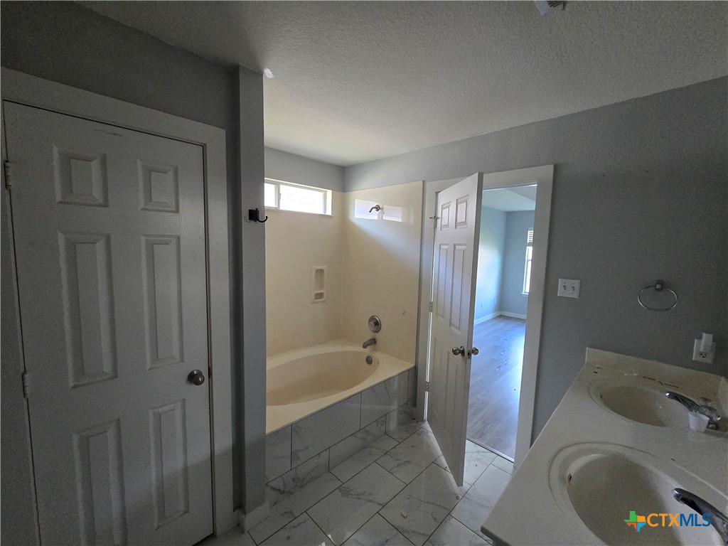 908 Starlight Drive Temple, TX 76502 - Photo 12 of 25 Primary Bathroom