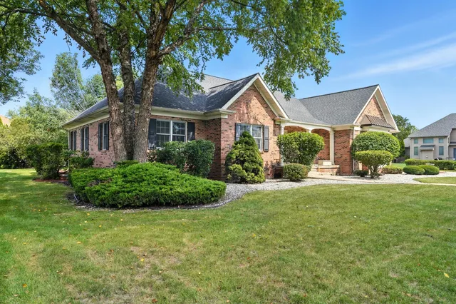 a view of a house with backyard and garden