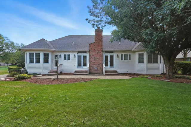 $573,000 | 1121 Boxwood Drive, Munster, IN 46321