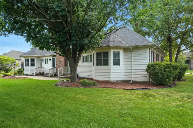 $573,000 | 1121 Boxwood Drive, Munster, IN 46321