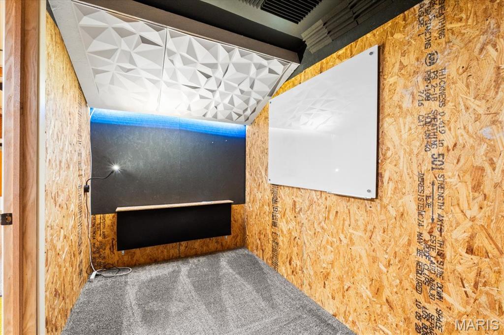 8839 Forest Heights Drive St. Louis, MO 63123 - Photo 33 of 51