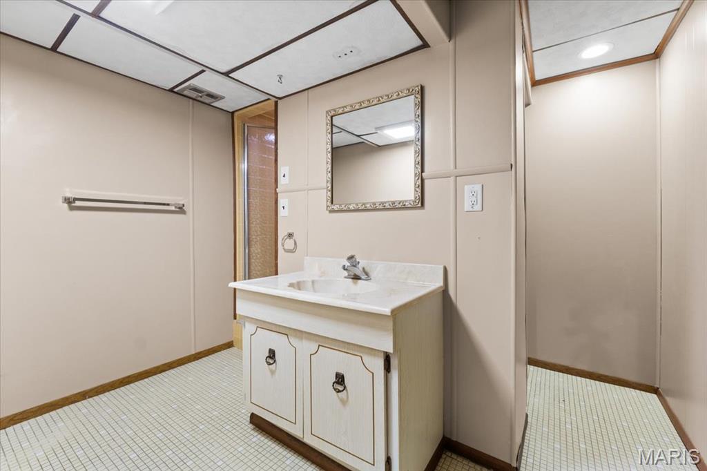 8839 Forest Heights Drive St. Louis, MO 63123 - Photo 38 of 51