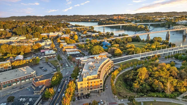 $900,000 | 4 Cherokee Blvd., Unit 409, Chattanooga, TN 37405