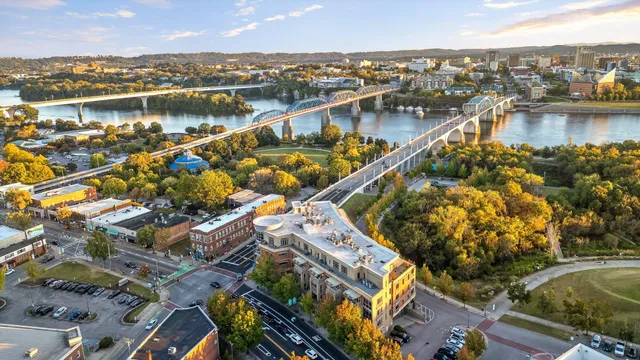 $900,000 | 4 Cherokee Blvd., Unit 409, Chattanooga, TN 37405