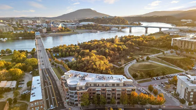 $900,000 | 4 Cherokee Blvd., Unit 409, Chattanooga, TN 37405