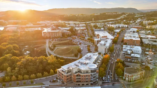 $900,000 | 4 Cherokee Blvd., Unit 409, Chattanooga, TN 37405