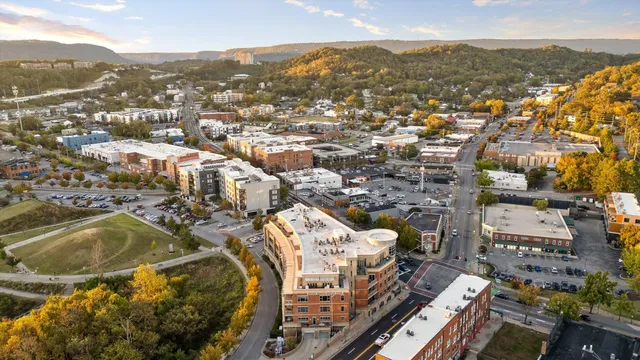 $900,000 | 4 Cherokee Blvd., Unit 409, Chattanooga, TN 37405