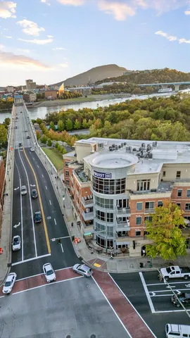 $900,000 | 4 Cherokee Blvd., Unit 409, Chattanooga, TN 37405