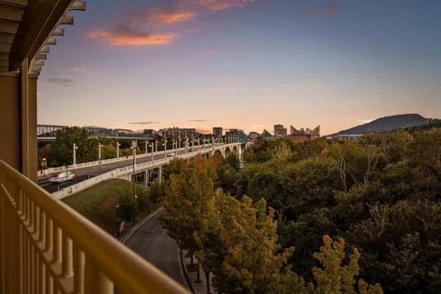 $900,000 | 4 Cherokee Blvd., Unit 409, Chattanooga, TN 37405