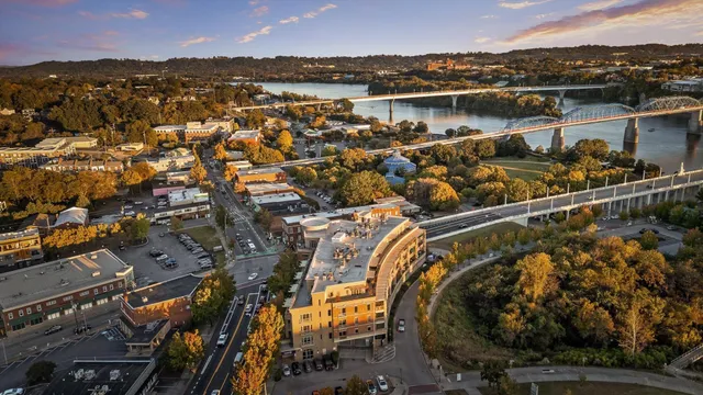 $900,000 | 4 Cherokee Blvd., Unit 409, Chattanooga, TN 37405