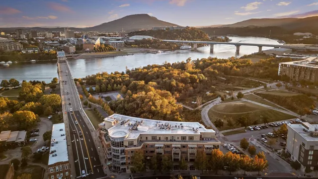 $900,000 | 4 Cherokee Blvd., Unit 409, Chattanooga, TN 37405