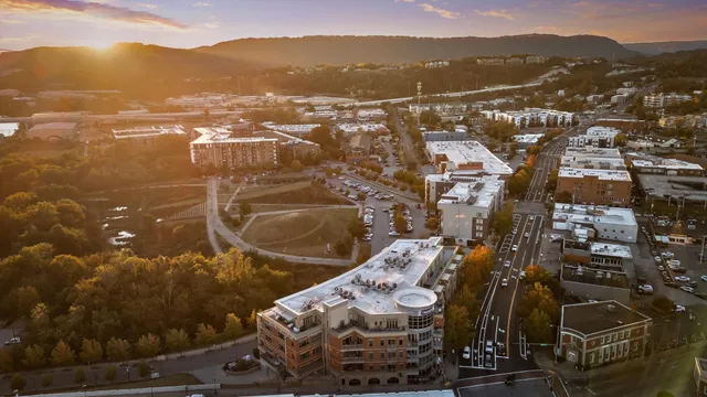 $900,000 | 4 Cherokee Blvd., Unit 409, Chattanooga, TN 37405