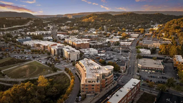 $900,000 | 4 Cherokee Blvd., Unit 409, Chattanooga, TN 37405