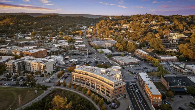 $900,000 | 4 Cherokee Blvd., Unit 409, Chattanooga, TN 37405