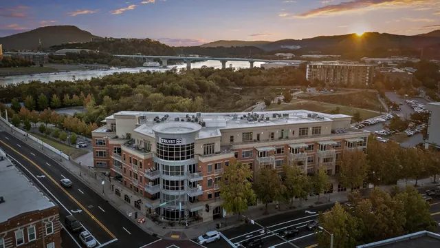 $900,000 | 4 Cherokee Blvd., Unit 409, Chattanooga, TN 37405