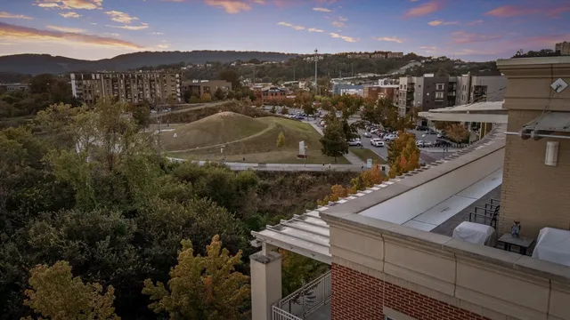 $900,000 | 4 Cherokee Blvd., Unit 409, Chattanooga, TN 37405