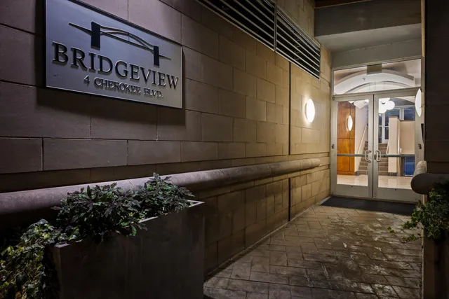 $900,000 | 4 Cherokee Blvd., Unit 409, Chattanooga, TN 37405