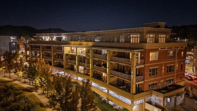 $900,000 | 4 Cherokee Blvd., Unit 409, Chattanooga, TN 37405
