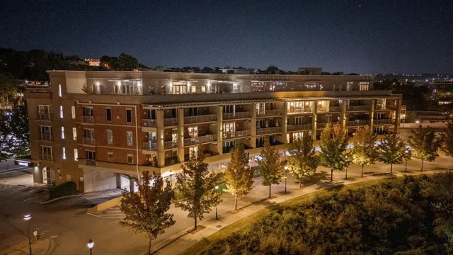 $900,000 | 4 Cherokee Blvd., Unit 409, Chattanooga, TN 37405