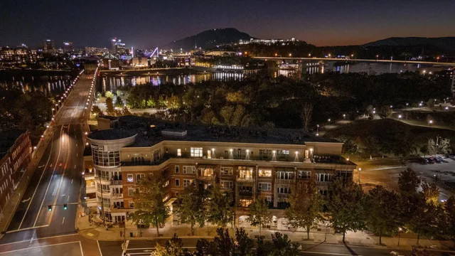 $900,000 | 4 Cherokee Blvd., Unit 409, Chattanooga, TN 37405