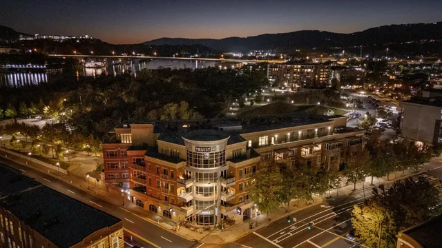$900,000 | 4 Cherokee Blvd., Unit 409, Chattanooga, TN 37405