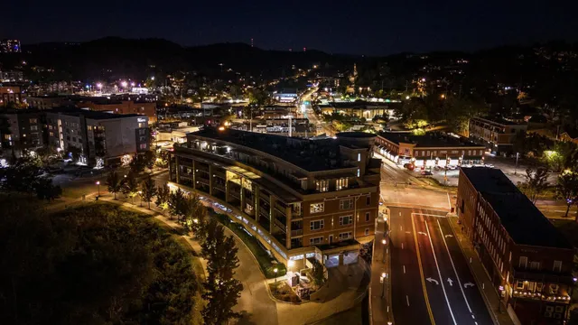 $900,000 | 4 Cherokee Blvd., Unit 409, Chattanooga, TN 37405