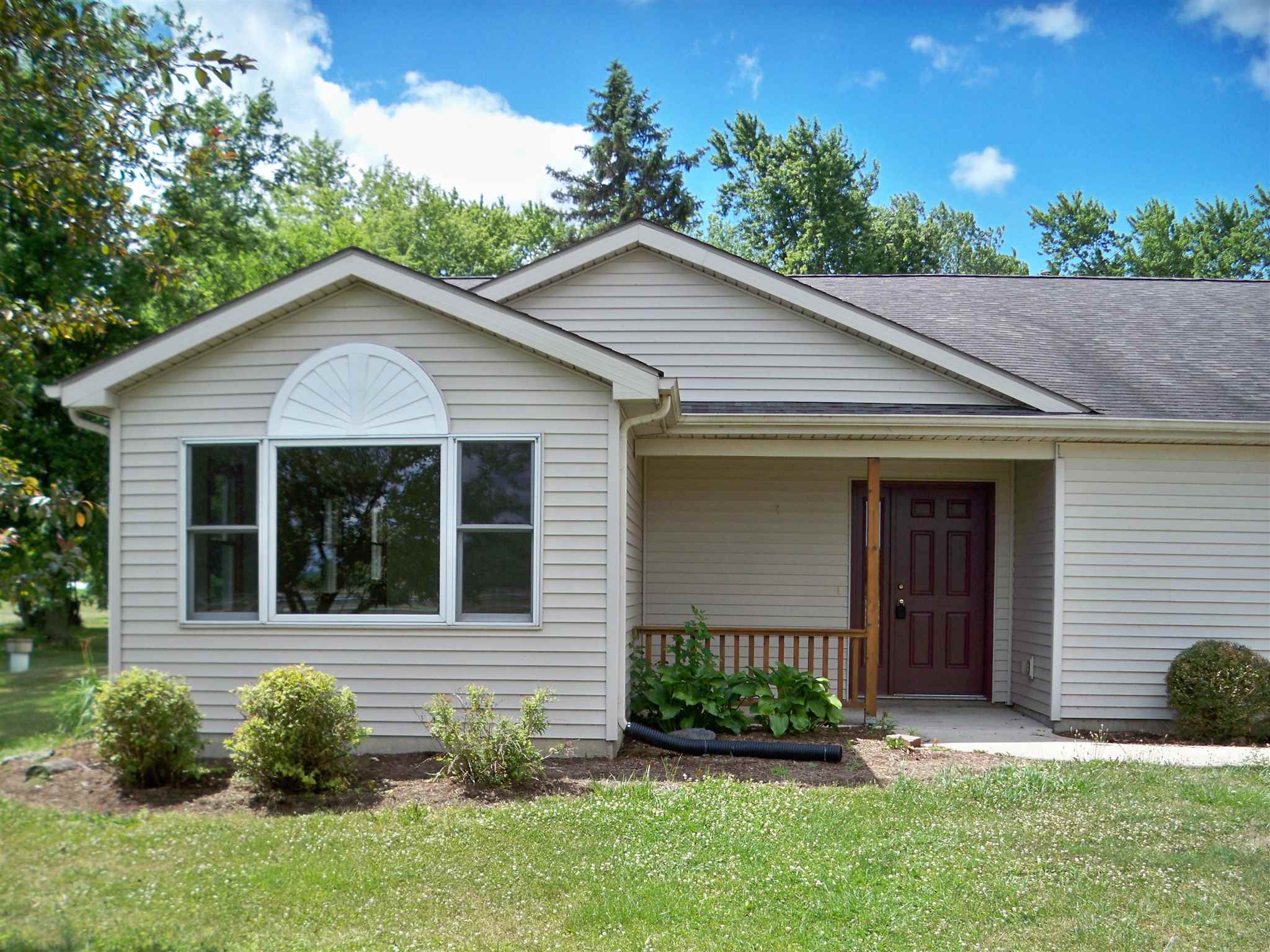 12135 Leesburg Road Fort Wayne, IN 46818 - Photo 1 of 22