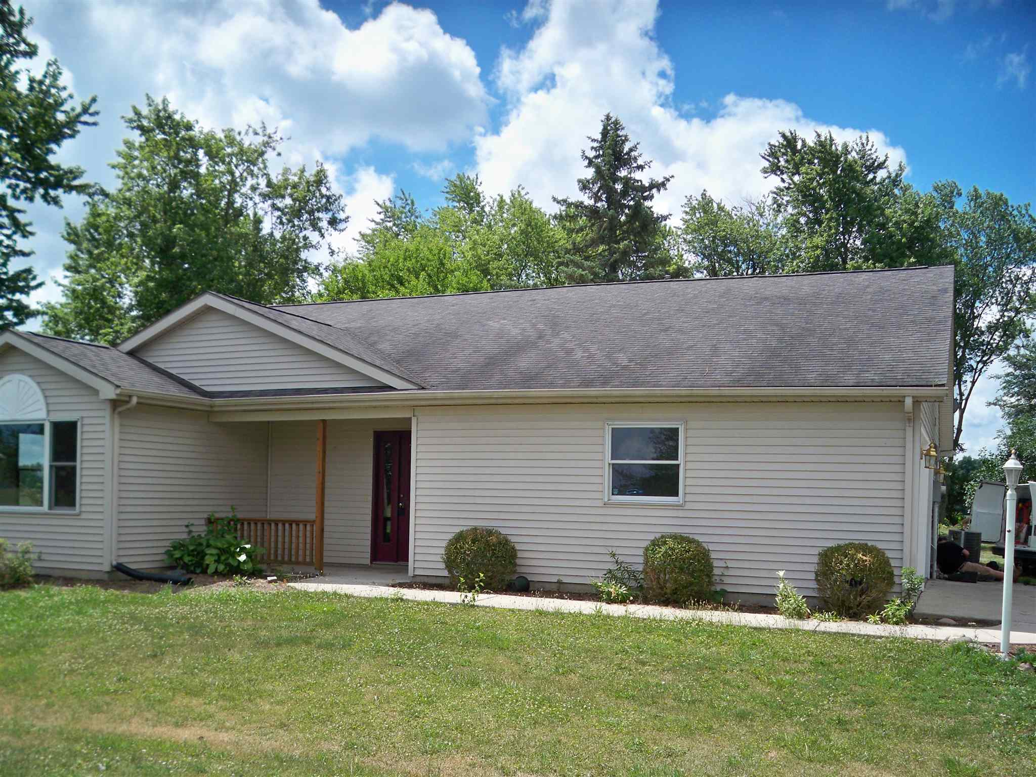 12135 Leesburg Road Fort Wayne, IN 46818 - Photo 2 of 22