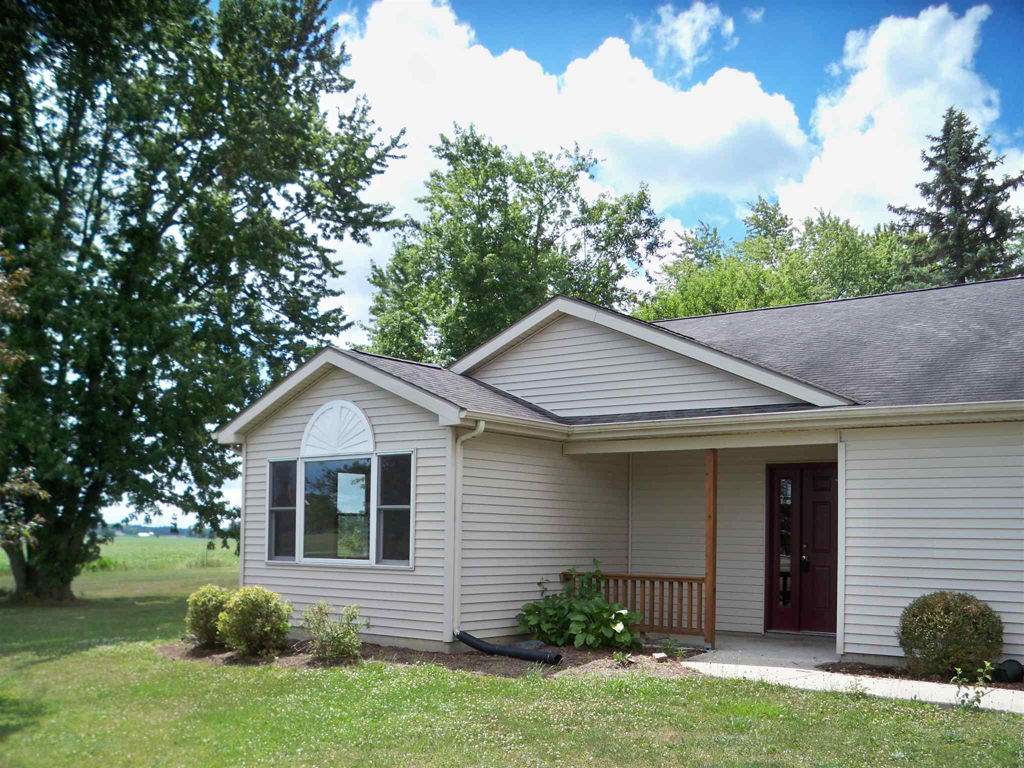 12135 Leesburg Road Fort Wayne, IN 46818 - Photo 3 of 22