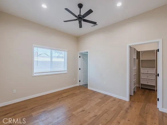 a view of a livingroom with a ceiling fan & entryway