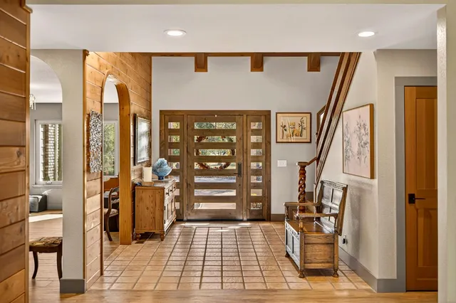 a kitchen that has a stove and a refrigerator