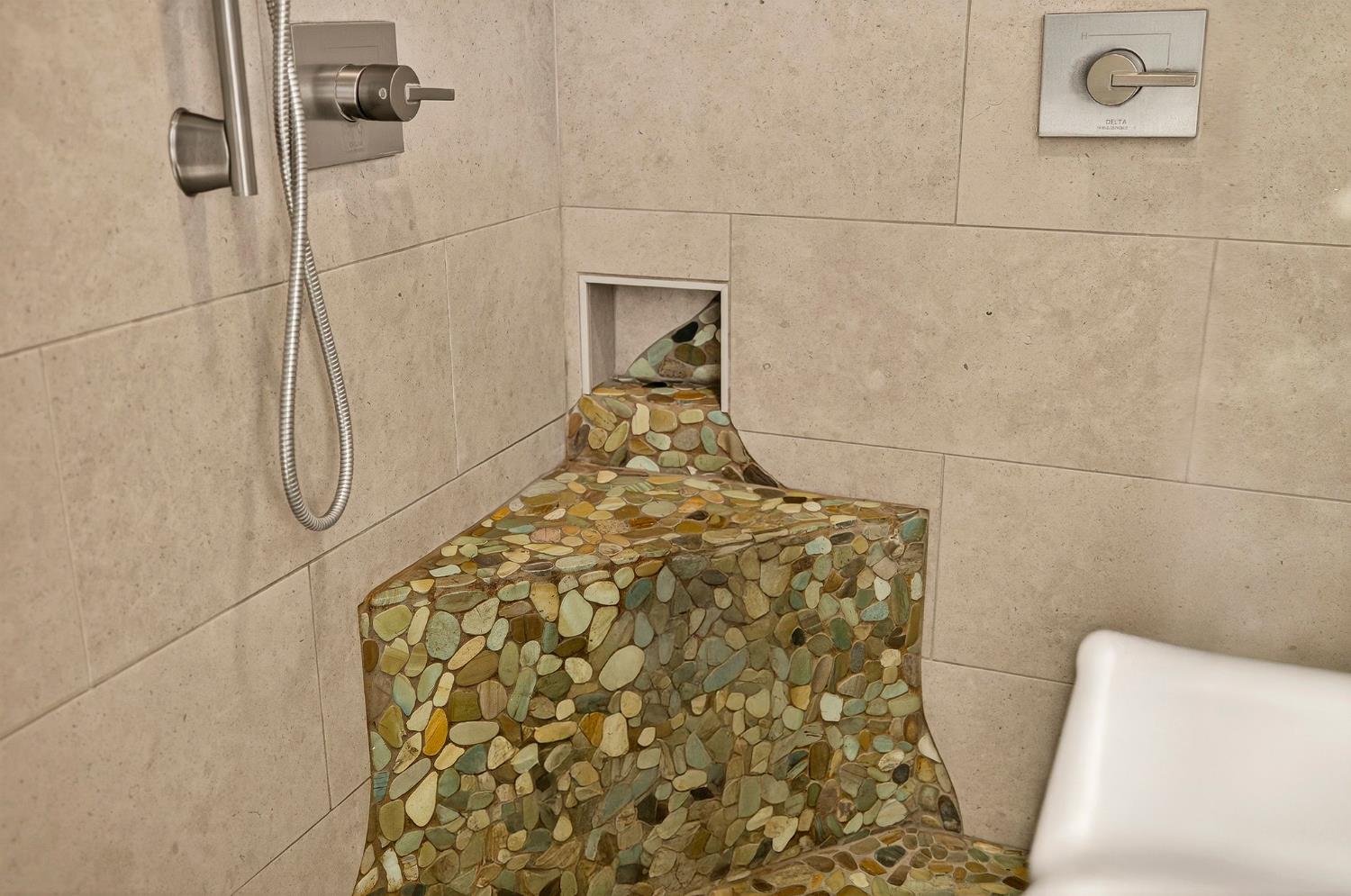 8617 South Butte Road Sutter, CA 95982 - Photo 31 of 64 a bathroom with a bathtub