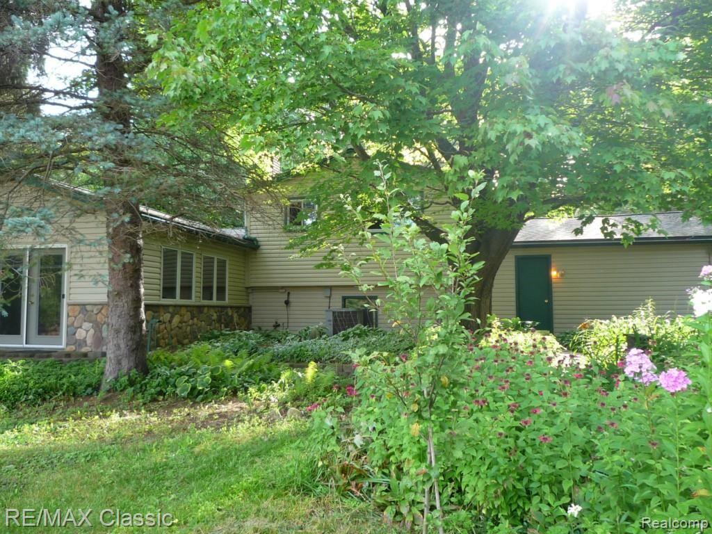 6105 North Owosso Road Fowlerville, MI 48836 - Photo 14 of 18 P1020942.jpg