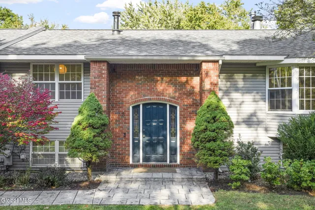 $499,900 | 5 Mara Drive, North Greenbush, NY 12144