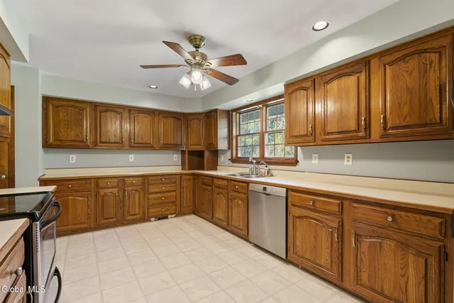 $499,900 | 5 Mara Drive, North Greenbush, NY 12144