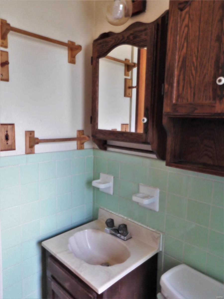 108 Graham Road Florissant, MO 63031 - Photo 17 of 23 Gallery Image 17